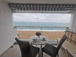VILLAS COSETTE Apartamento Ely Palace 3-6 / Acogedor apartamento en el centro de Platja d'Aro (Costa Brava) y a primera linea de mar. - ES-209-1